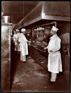 Chefs cocinando en el restaurante Sherry